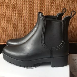 STEVE MADDEN black boots